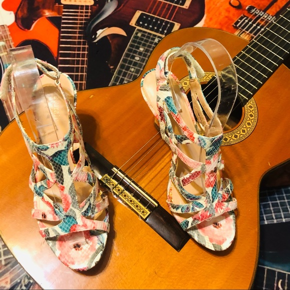 💐Naturalizer Snake Pattern Heeled Sandals! - Picture 10 of 15